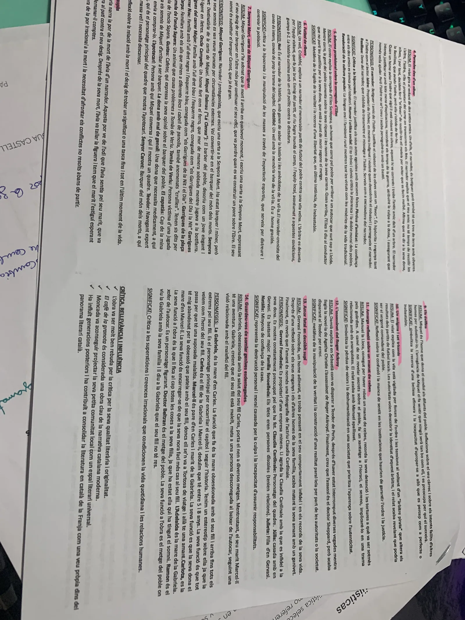 Full imprès de literatura catalana amb crítica, rellevància i influència (fotografiat de costat)