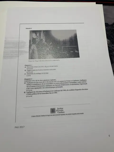 Exercici PAU 2017: fotografia de La Vanguardia de 1977 amb preguntes sobre les eleccions i l'Estatut