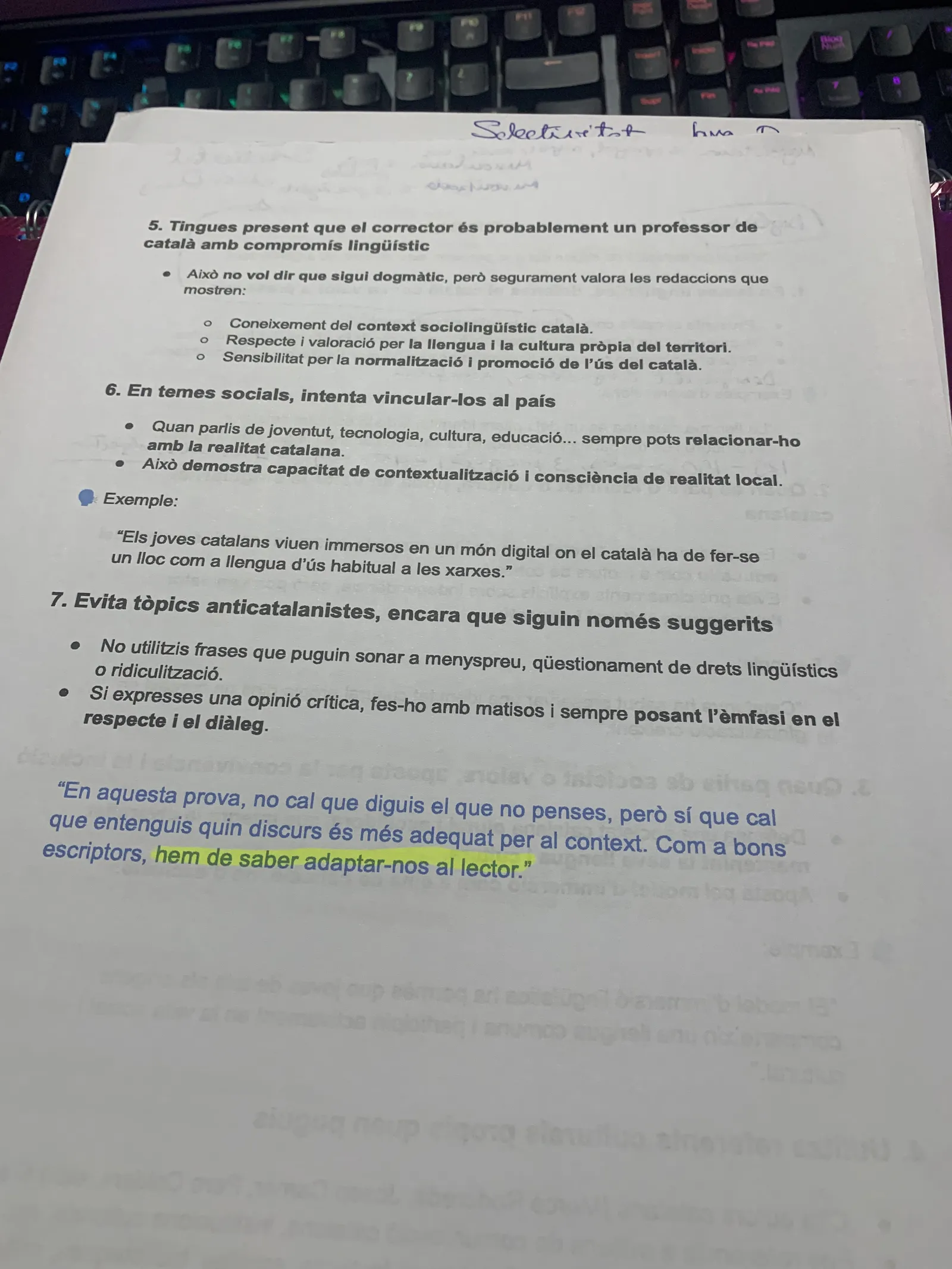 Consells per a la redacció: to, context sociolingüístic, temes socials i evitar tòpics anticatalanistes