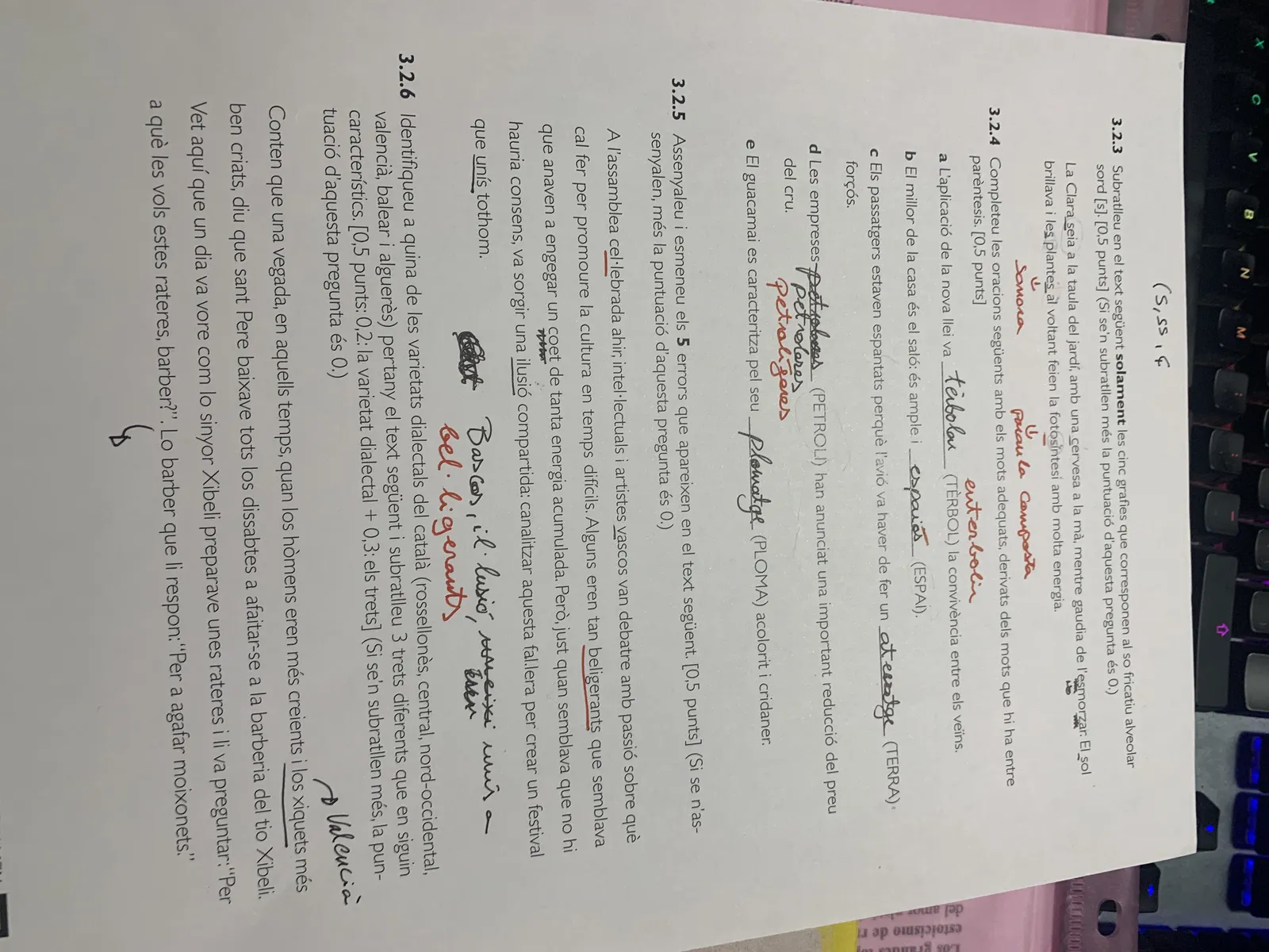 Models d'examen PAU 2025, preguntes 3.2.3 a 3.2.6, amb les esmenes en vermell del professor (mateix full que #1205)