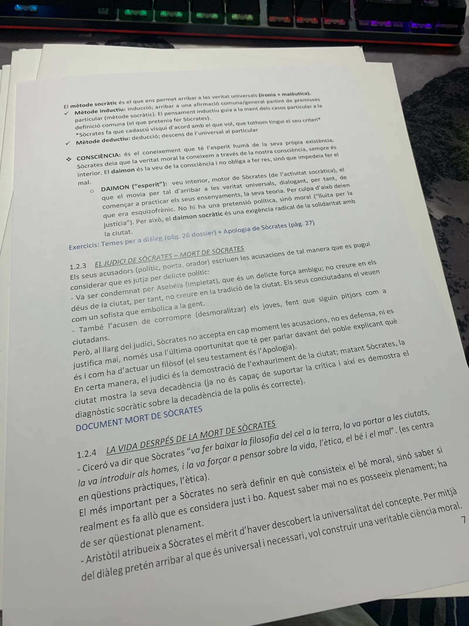 El mètode socràtic, el daimon i la consciència, i el judici i la mort de Sòcrates