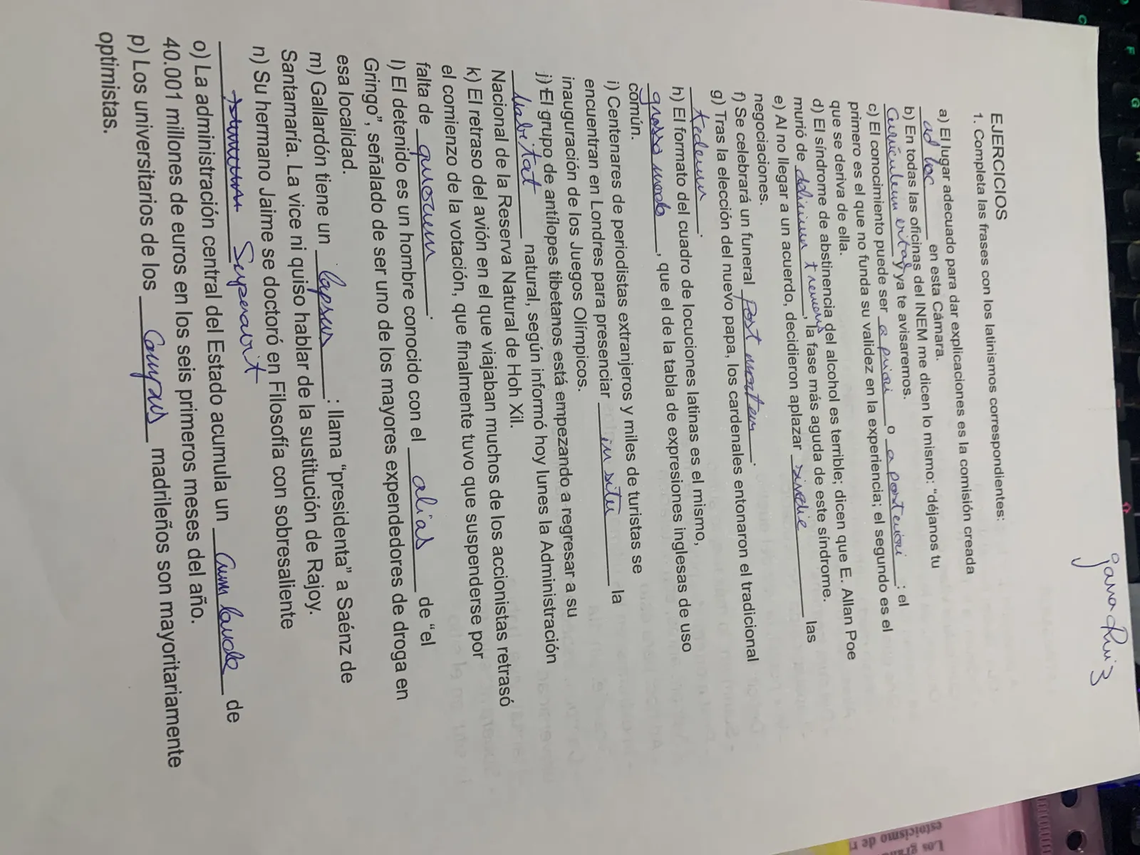 Ejercicios de completar frases con latinismos, resueltos a mano