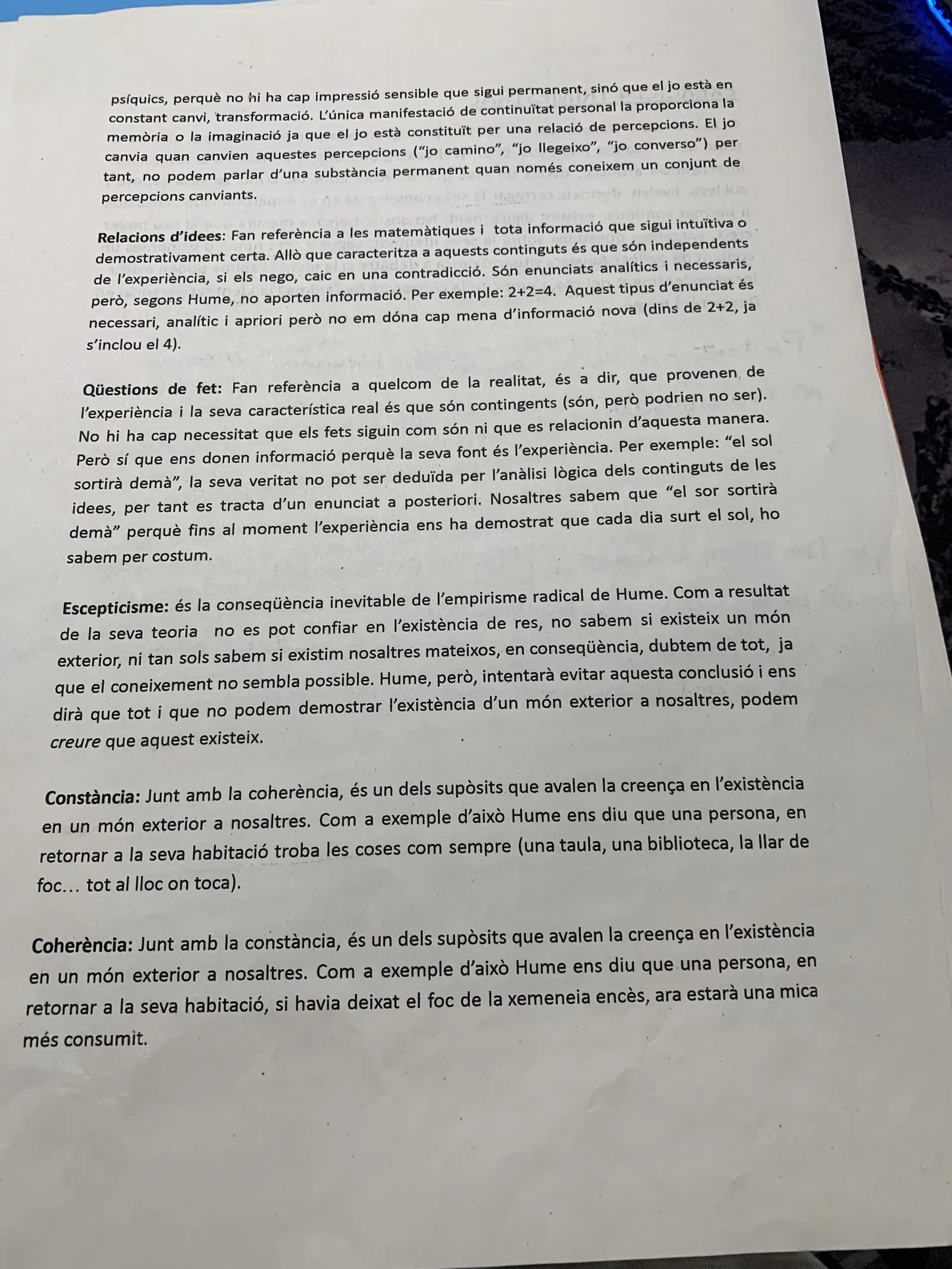 Relacions d'idees, qüestions de fet, escepticisme i els supòsits de constància i coherència