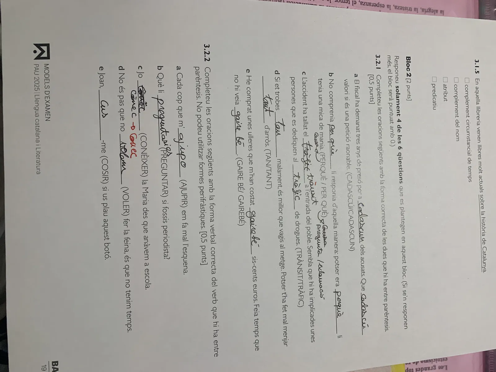 Models d'examen PAU 2025, preguntes 3.1.5, 3.2.1 i 3.2.2, amb les esmenes en vermell del professor (mateix full que #1204)